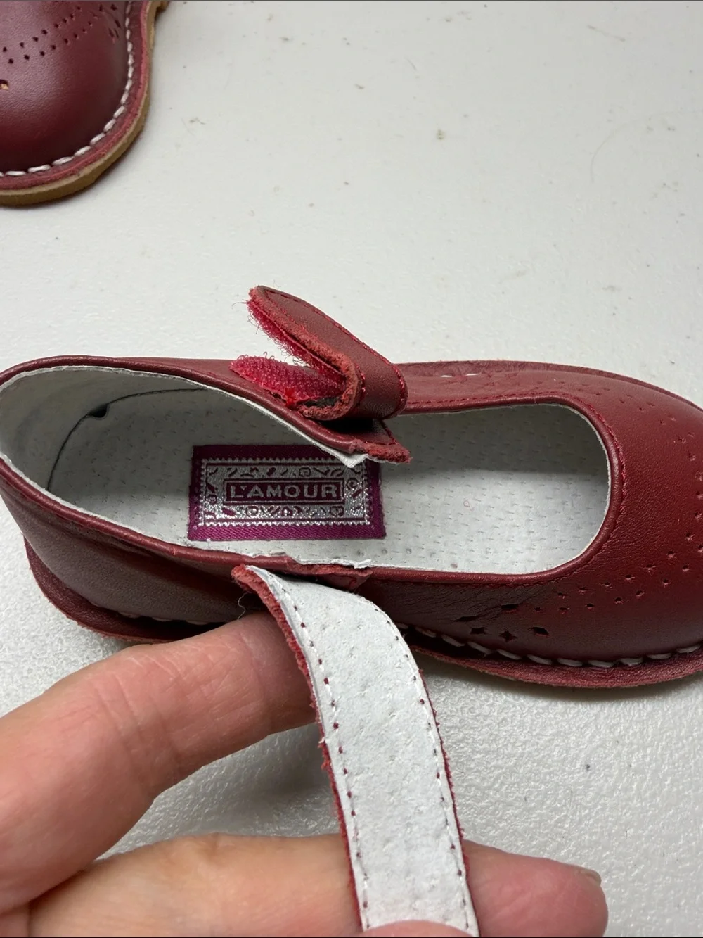 Lamour Girls Burgundy Mary Jane Dress Shoes with Strap. NEW